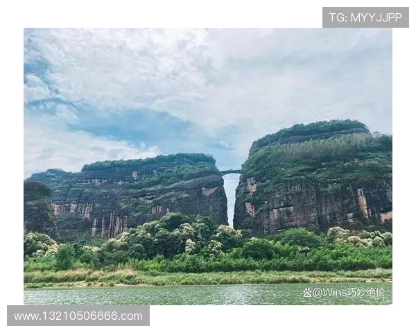 龙虎山风景：探访中国著名的道教圣地与自然奇观的完美融合
